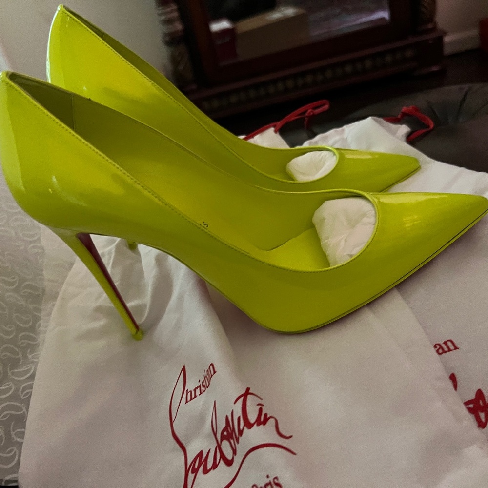 SOLD! CHRISTIAN LOUBOUTIN Kate 100 patent-leather pumps